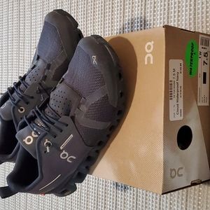 ON waterproof women's 7.5 in navy